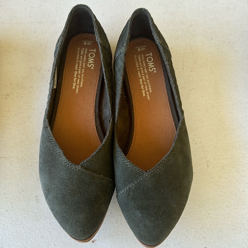 Toms flats, dark green, rarely worn, size 6w